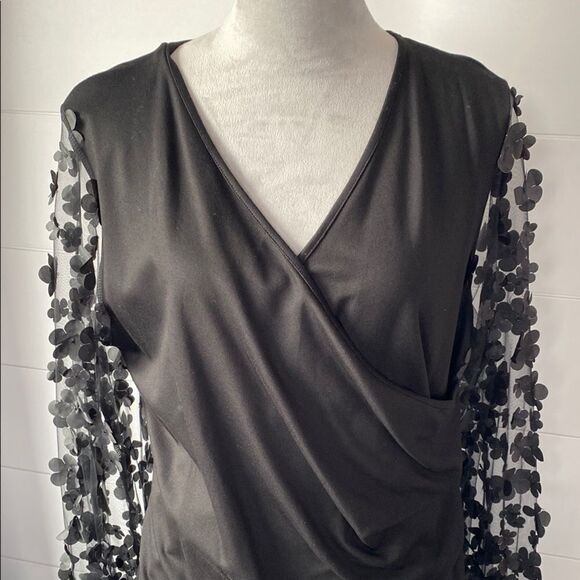 Elegant Black Dress with Floral Sleeves - Picture 6 of 10